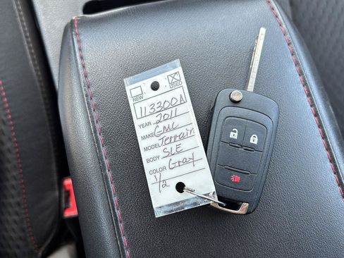 Used 2011 GMC Terrain SLE FWD image 33