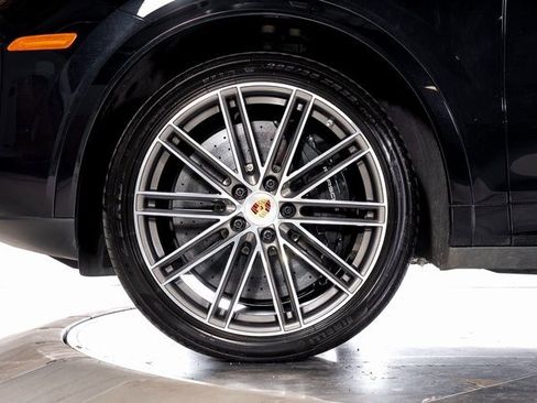 Used 2022 Porsche Cayenne Turbo S image 12