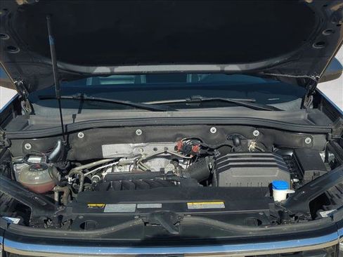 Used 2021 Volkswagen Atlas Cross Sport SE w/ V6 Towing Package image 21