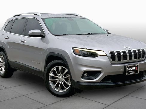 Used 2019 Jeep Cherokee Latitude Plus FWD image 3
