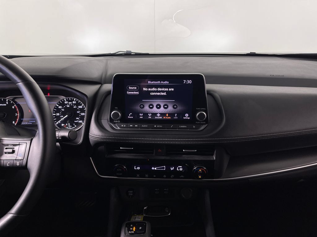Used 2025 Nissan Rogue SV FWD image 16