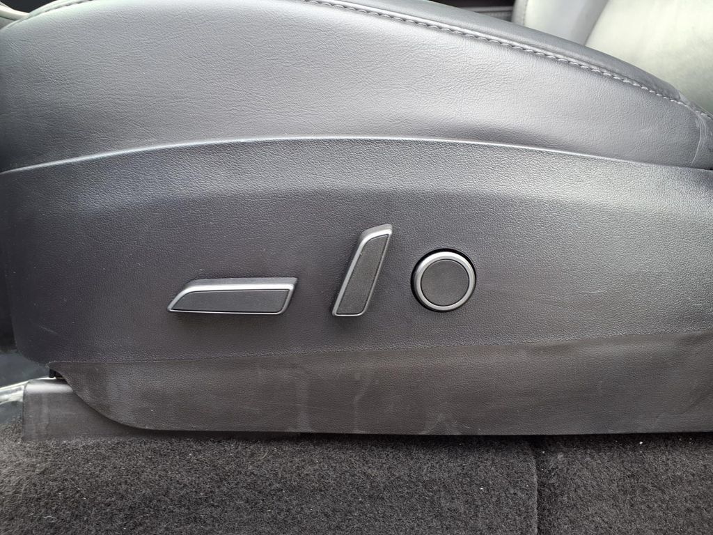 Used 2021 Tesla Model Y 2WD image 13