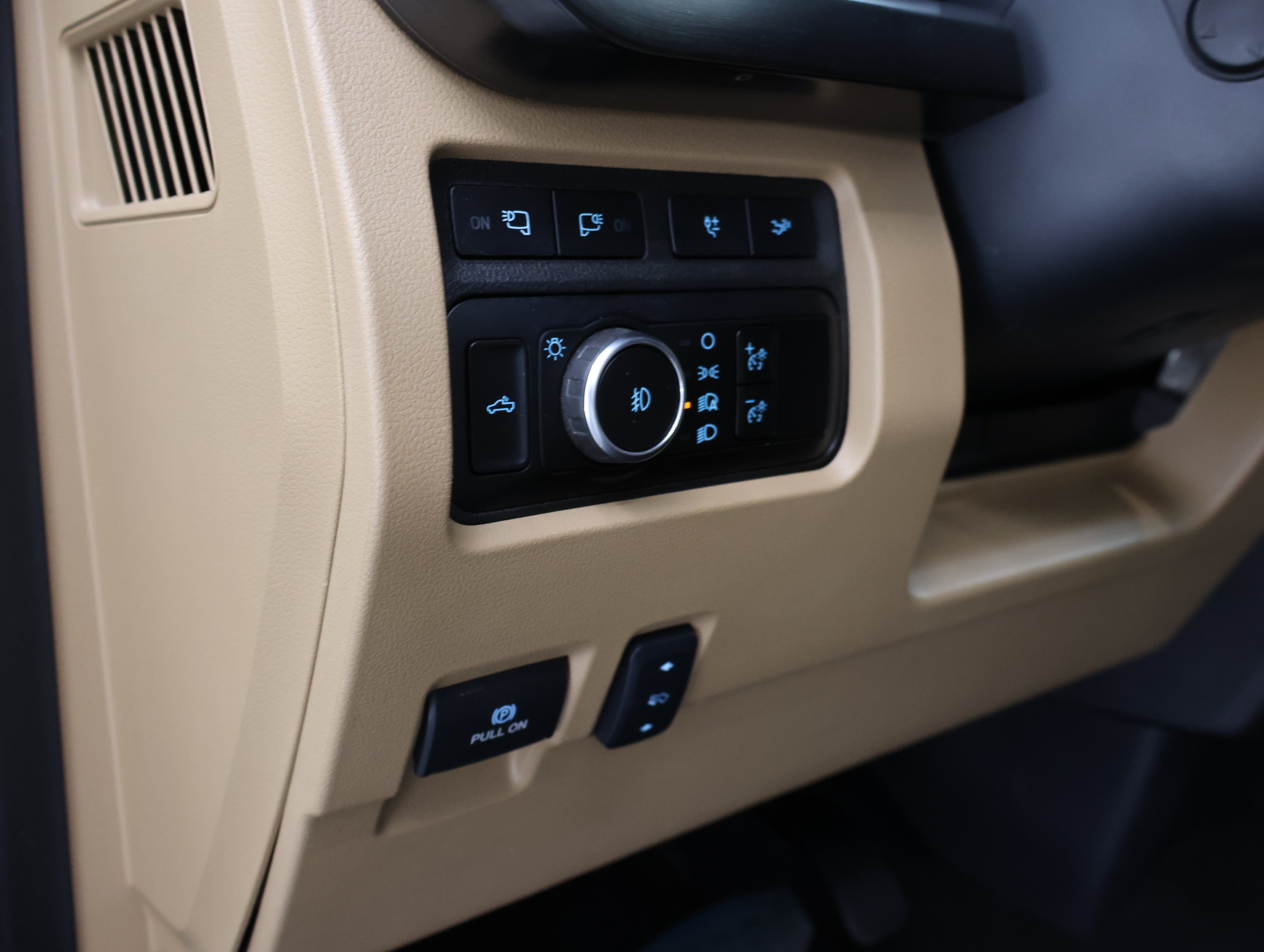 Used 2024 Ford F350 Lariat w/ Sport Appearance Package AWD/4WD image 50