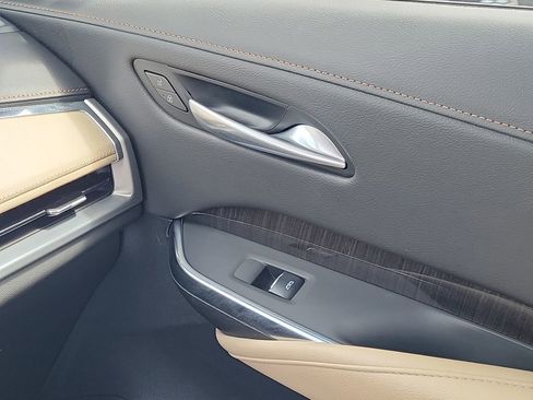 Used 2025 Cadillac XT4 Premium Luxury image 10