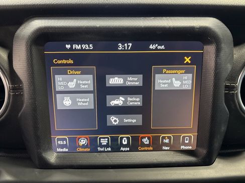 Used 2018 Jeep Wrangler Unlimited Sahara image 18