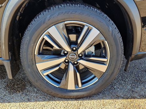 Used 2023 Nissan Rogue SL w/ SL Premium Package image 7