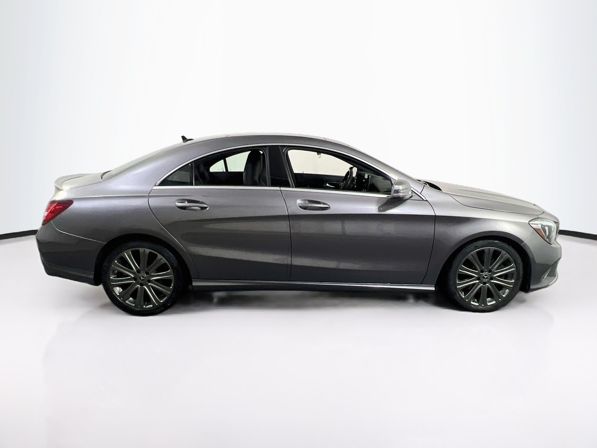 Used 2019 Mercedes-Benz CLA 250 4MATIC image 4