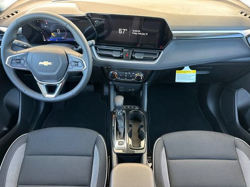 Used 2026 Chevrolet TrailBlazer LT w/ LT Cold Weather Package FWD image 14