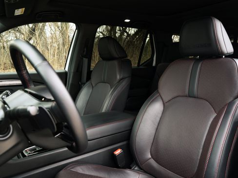 Used 2025 Honda Pilot Black Edition image 17