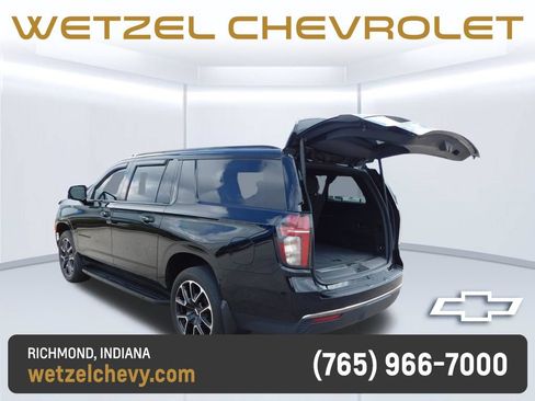 Certified 2022 Chevrolet Suburban RST w/ Luxury Package AWD/4WD image 26