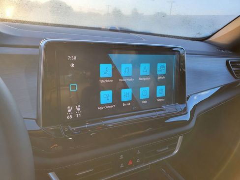 New 2026 Volkswagen Atlas Cross Sport SE image 9