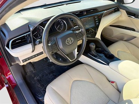 Used 2018 Toyota Camry XLE image 24