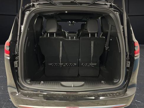 New 2026 Chrysler Pacifica Select image 14