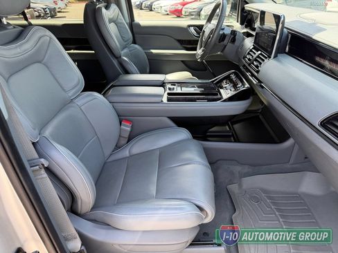 Used 2019 Lincoln Navigator Select RWD image 31