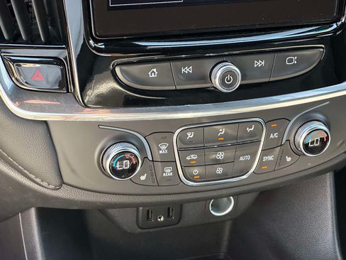 Used 2023 Chevrolet Traverse LT FWD image 31