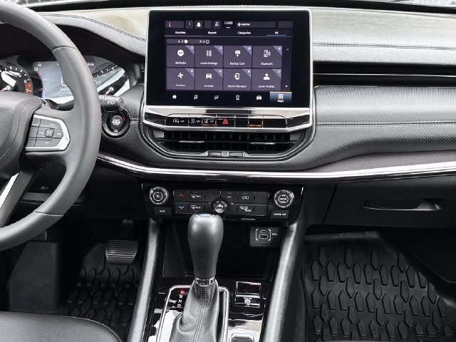 Used 2023 Jeep Compass Latitude AWD/4WD image 10