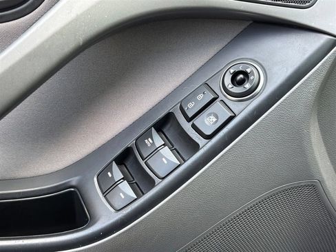 Used 2015 Hyundai Elantra SE w/ Option Group 02 FWD image 12