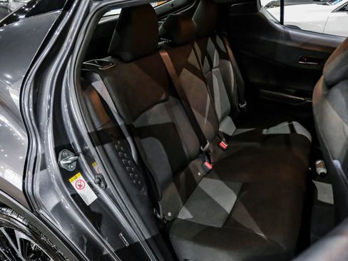 Used 2019 Toyota C-HR XLE FWD image 34