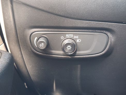 Used 2023 Chevrolet Equinox LT FWD image 23
