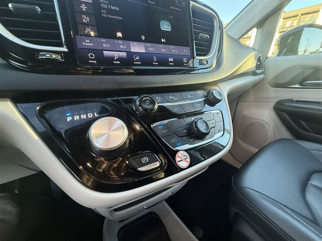 Used 2024 Chrysler Pacifica Touring-L FWD image 31