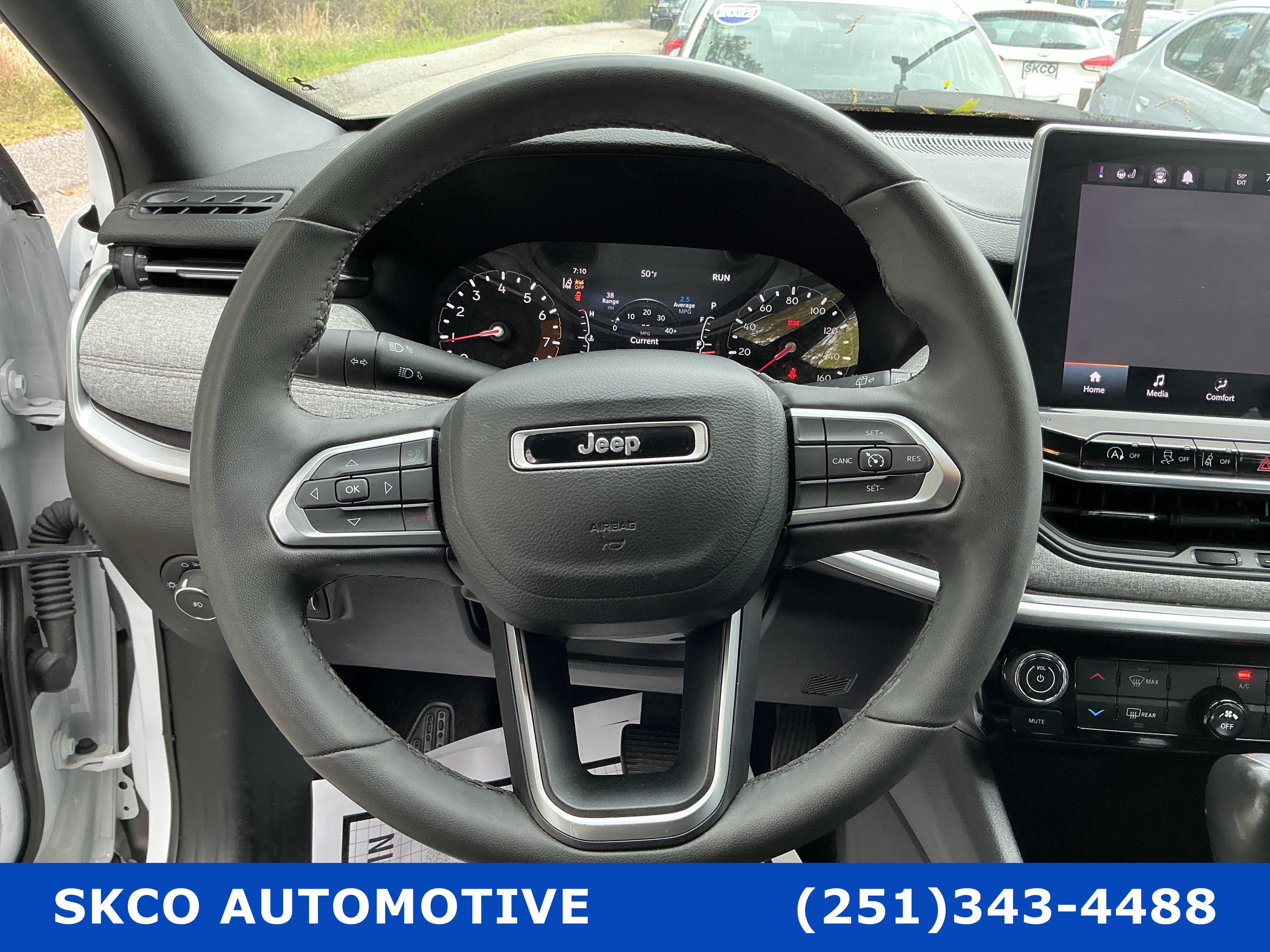 Used 2023 Jeep Compass Latitude w/ Sun and Sound Group AWD/4WD image 18