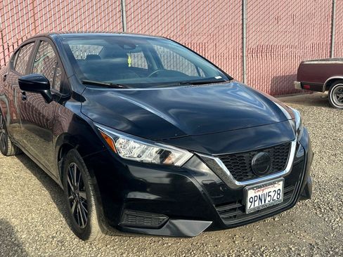 Certified 2021 Nissan Versa SV FWD image 2