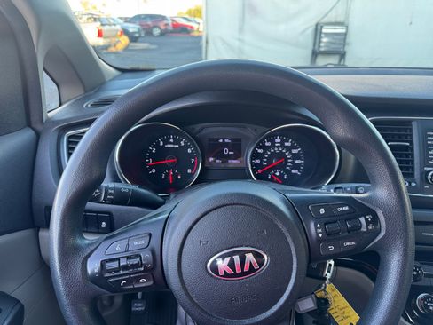 Used 2019 Kia Sedona L image 10