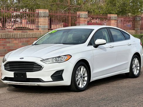Used 2020 Ford Fusion SE image 1