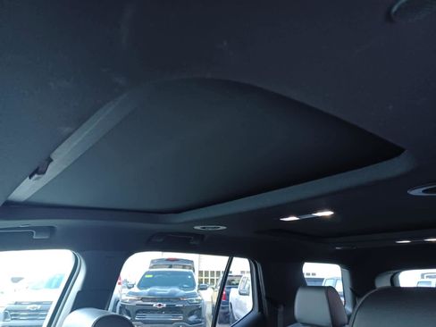 Used 2023 Chevrolet Traverse RS image 14