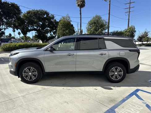 Used 2024 Chevrolet Traverse LT image 6