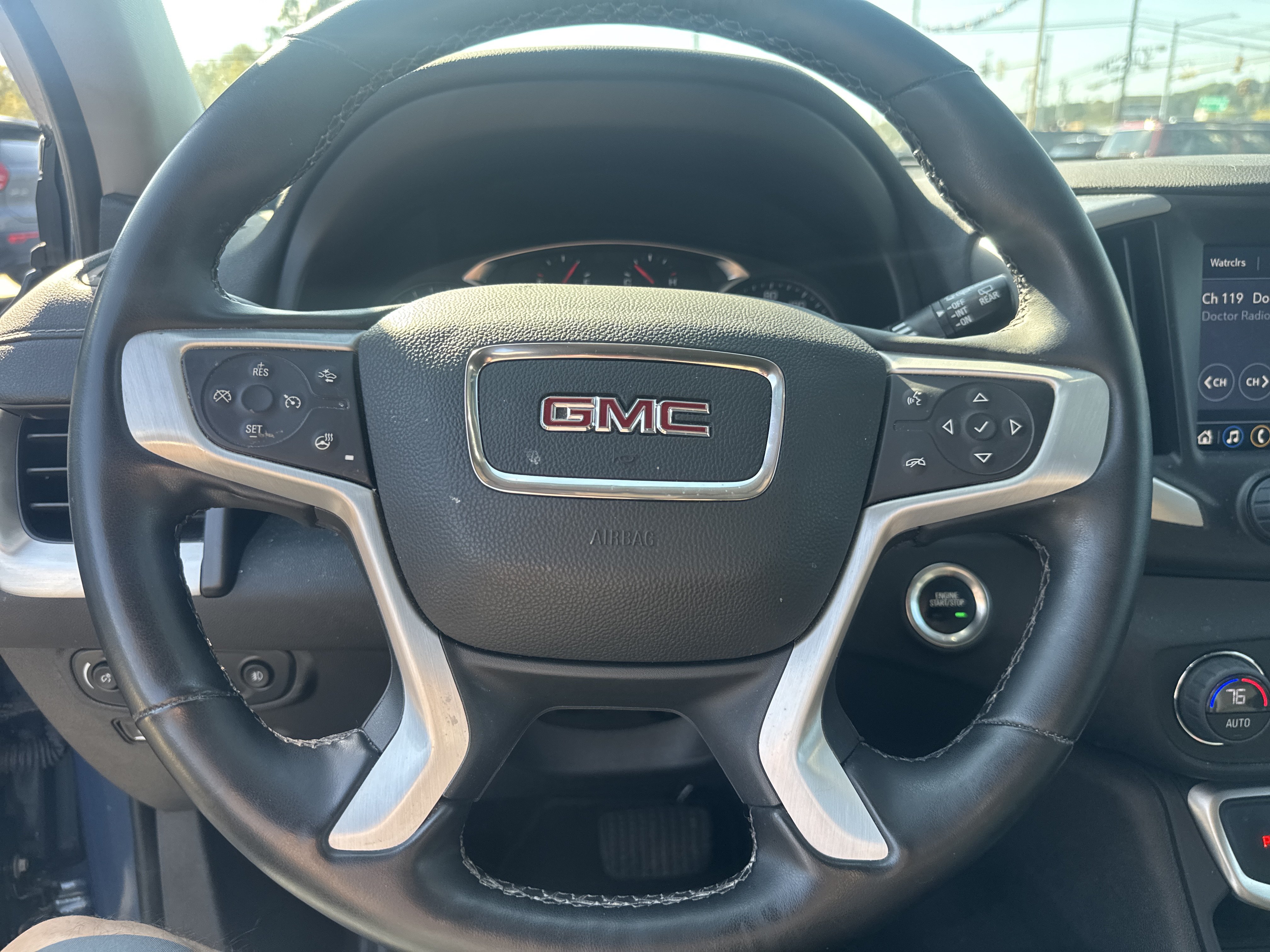 Used 2024 GMC Terrain SLT AWD/4WD image 4