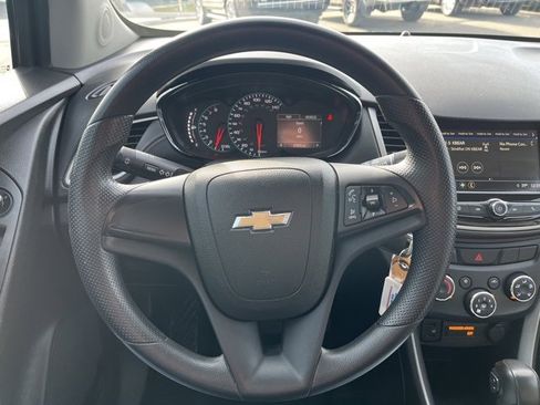Used 2018 Chevrolet Trax LS image 37