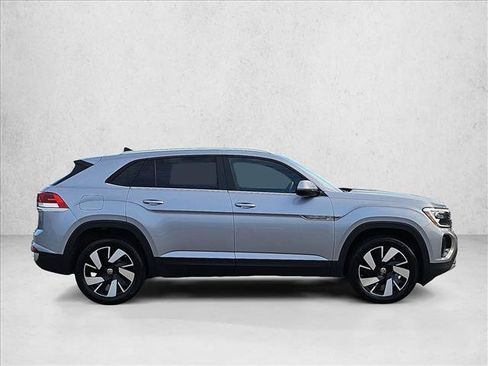 Used 2025 Volkswagen Atlas Cross Sport SE FWD image 4