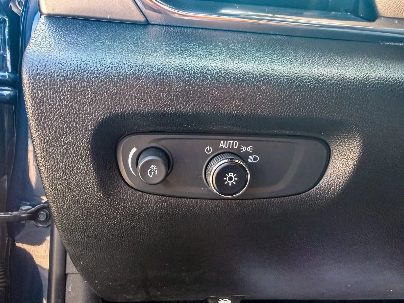 Used 2022 Chevrolet Traverse LS FWD image 26