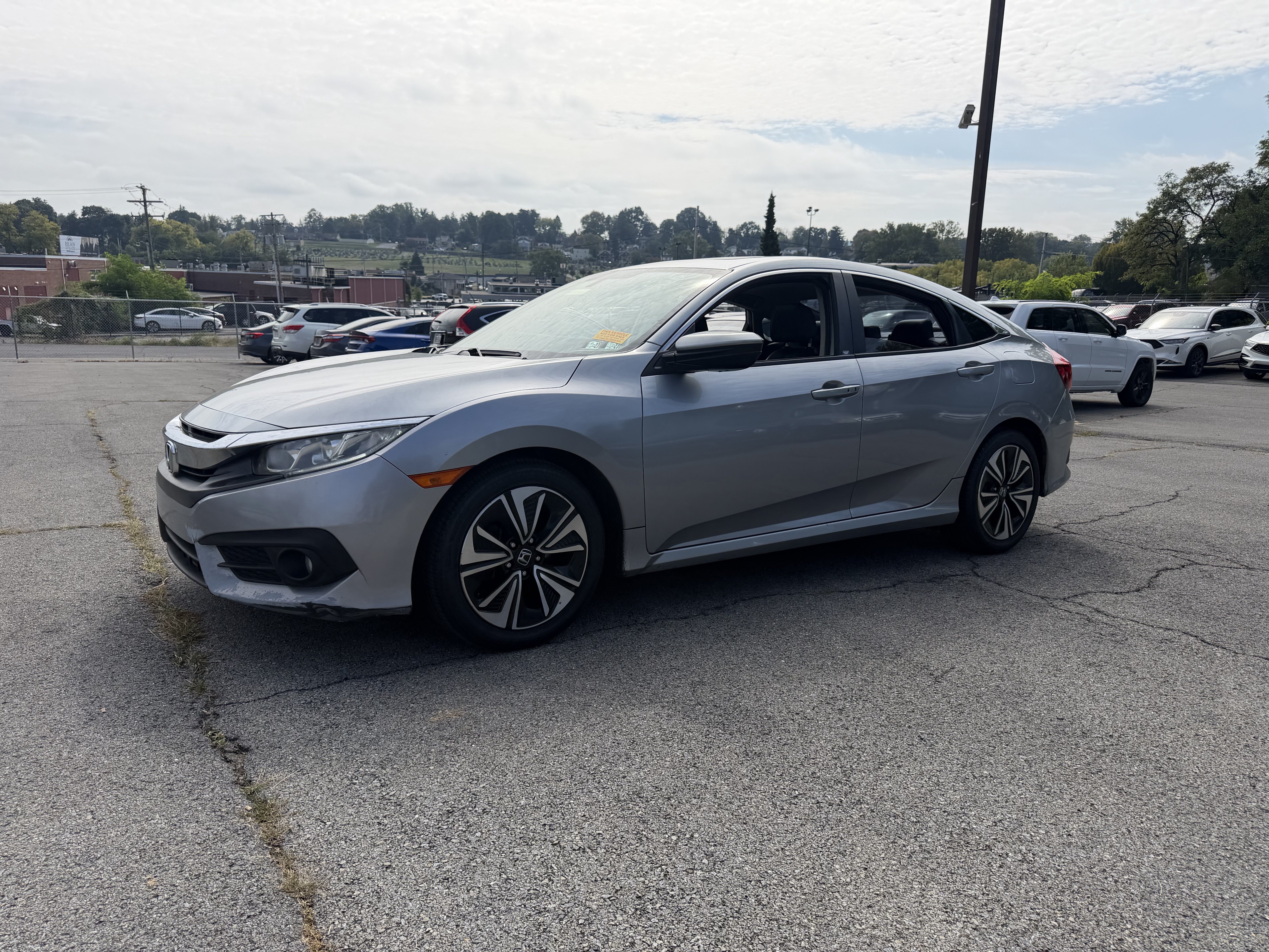 Used 2016 Honda Civic EX-L image 2