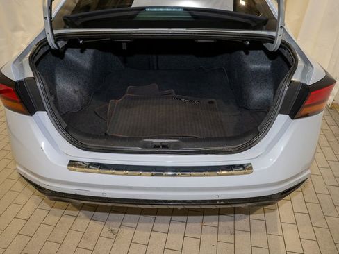 Used 2023 Nissan Altima 2.5 SR w/ SR Premium Package image 6