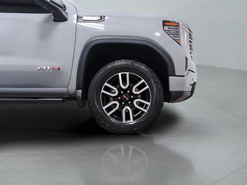 Used 2024 GMC Sierra 1500 AT4 w/ AT4 Preferred Package AWD/4WD image 7