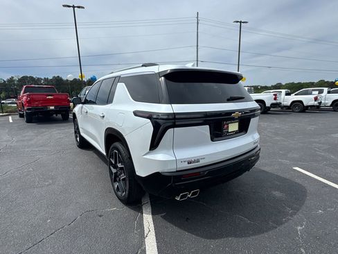 Used 2025 Chevrolet Traverse High Country image 8