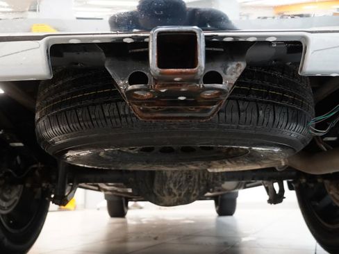 Used 2023 Chevrolet Silverado 1500 LT AWD/4WD image 10