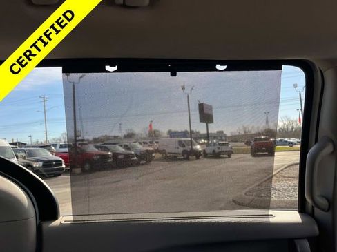 Certified 2024 Chrysler Pacifica Touring-L image 9