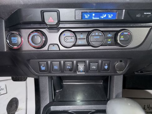 Used 2023 Toyota Tacoma TRD Off-Road w/ Technology Package AWD/4WD image 22