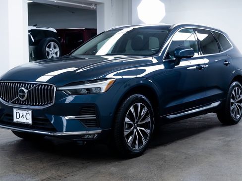 Used 2023 Volvo XC60 B5 Plus w/ Protection Package Premier image 3