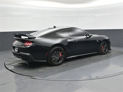 Used 2024 Ford Mustang GT Premium image 3