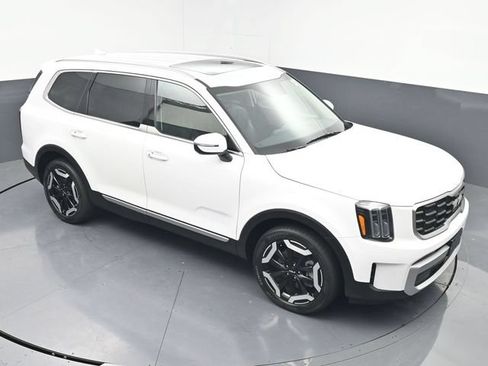 Used 2025 Kia Telluride S FWD image 39
