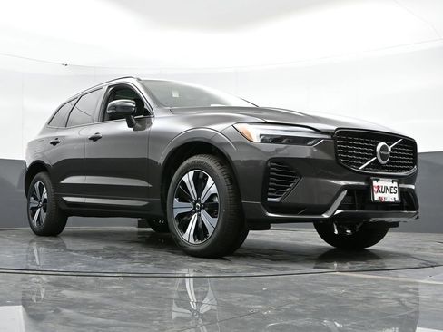 New 2025 Volvo XC60 T8 Core w/ Protection Package Premier image 43