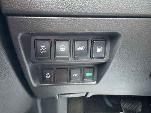 Used 2019 Nissan Rogue SV w/ Sun & Sound Touring Package FWD image 22