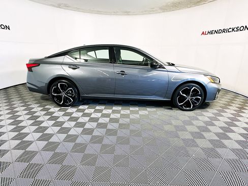 Used 2024 Nissan Altima 2.5 SR image 2