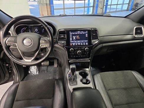 Used 2020 Jeep Grand Cherokee Altitude image 11