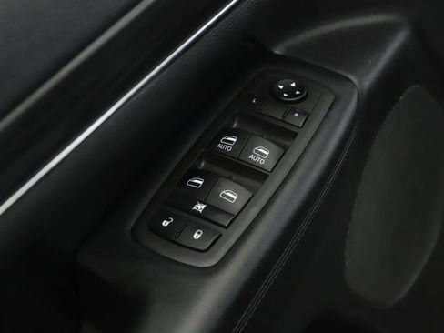 Used 2022 Jeep Grand Cherokee Limited image 6