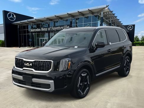 Used 2024 Kia Telluride EX w/ EX Captain's Chair Package image 1